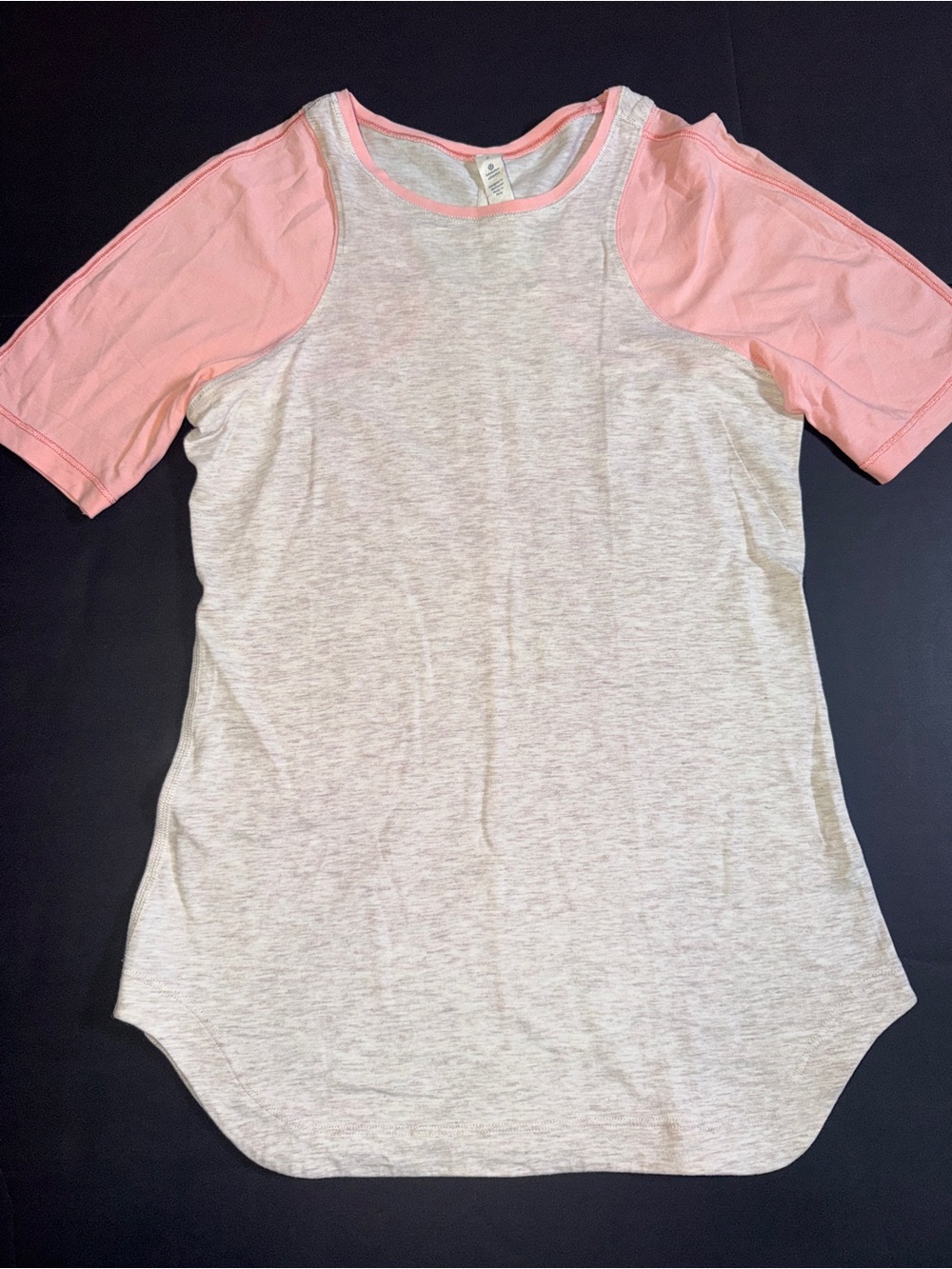 Lululemon Women's Pink Sleeve Heather Gray Tee Size 2 - Picture 2 of 5